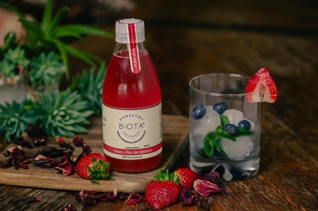 Kombucha fresa y flor de Jamaica - 280 ML